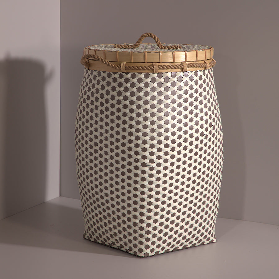 Lidded woven storage basket,
Brown and cream checkered hamper, Plastic wicker laundry basket, Decorative woven hamper with rope handle, Tall handwoven basket with lid, Eco-friendly storage basket,
Durable lidded laundry hamper for home, Handmade woven storage basket with bamboo rim, Stylish tall laundry basket for modern interiors,
Rope handle basket for bathroom or bedroom storage, Decorative plastic weave hamper for organizing clothes.