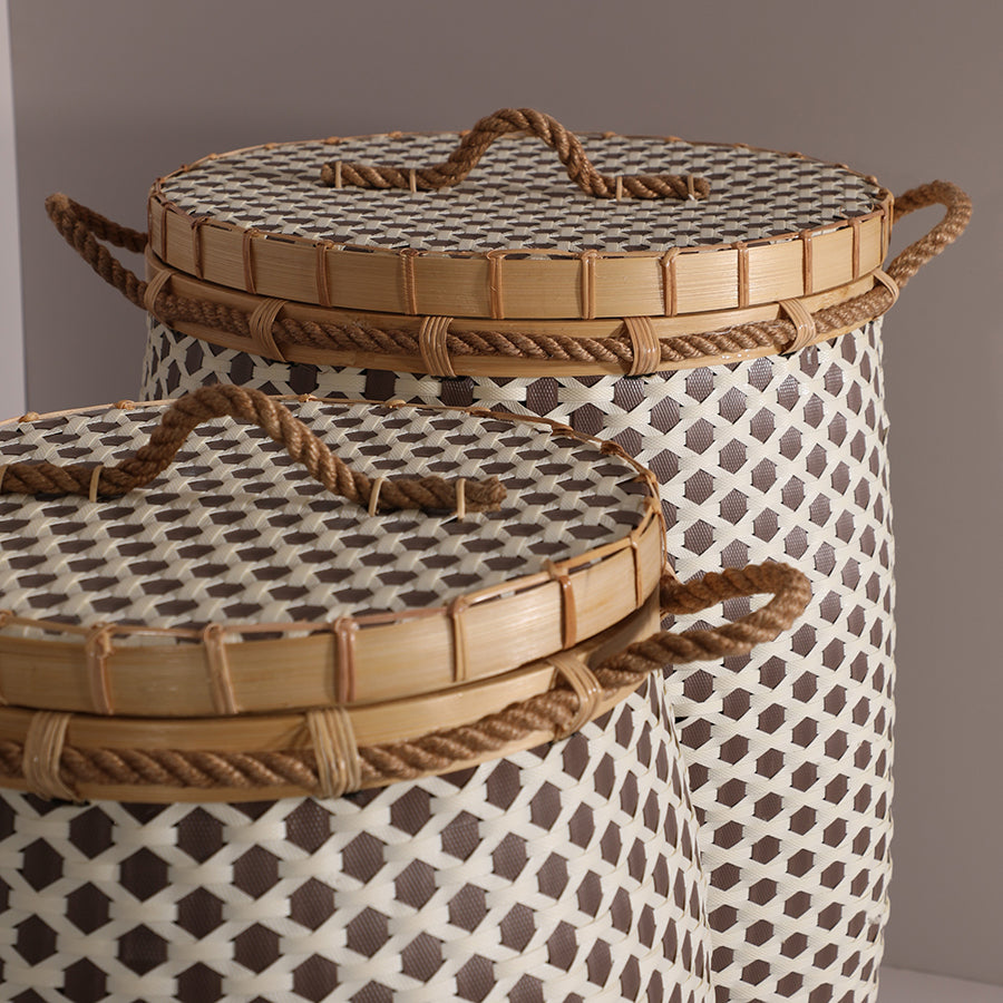 Woven basket set with lids, Handwoven storage baskets with rope handles, Brown and beige plastic weave baskets, Bamboo rimmed storage hampers, Lidded wicker laundry baskets, Eco-friendly woven baskets for home, Decorative storage basket set with bamboo and rope details, Handcrafted plastic weave hamper baskets with lids, Matching woven laundry hampers with lids, Nested storage baskets for modern interiors, Stylish rope-handle woven hamper set .