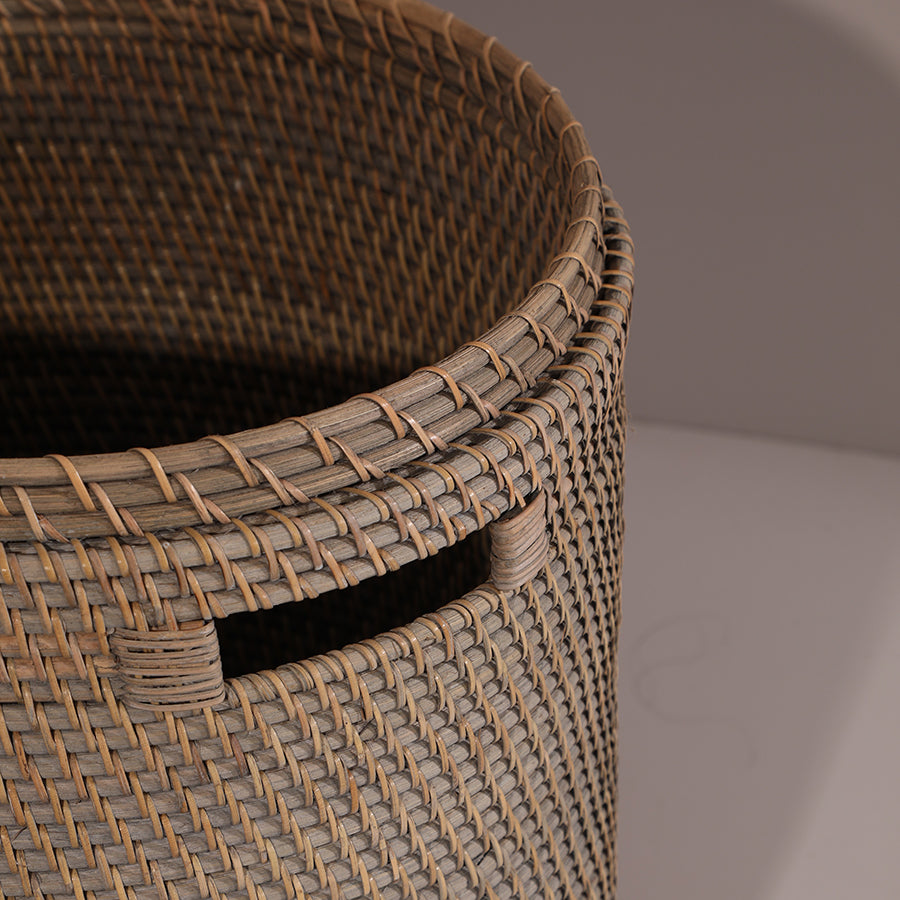 Handmade woven basket for home décor, Artisan round wicker hamper with built-in handles, Premium quality rattan basket for laundry or storage,
Rustic farmhouse style wicker bin,
Natural woven basket for bedroom or bathroom, Handwoven rattan basket,
Natural wicker storage bin, Eco-friendly laundry hamper, Round woven basket, Artisan wicker hamper.
