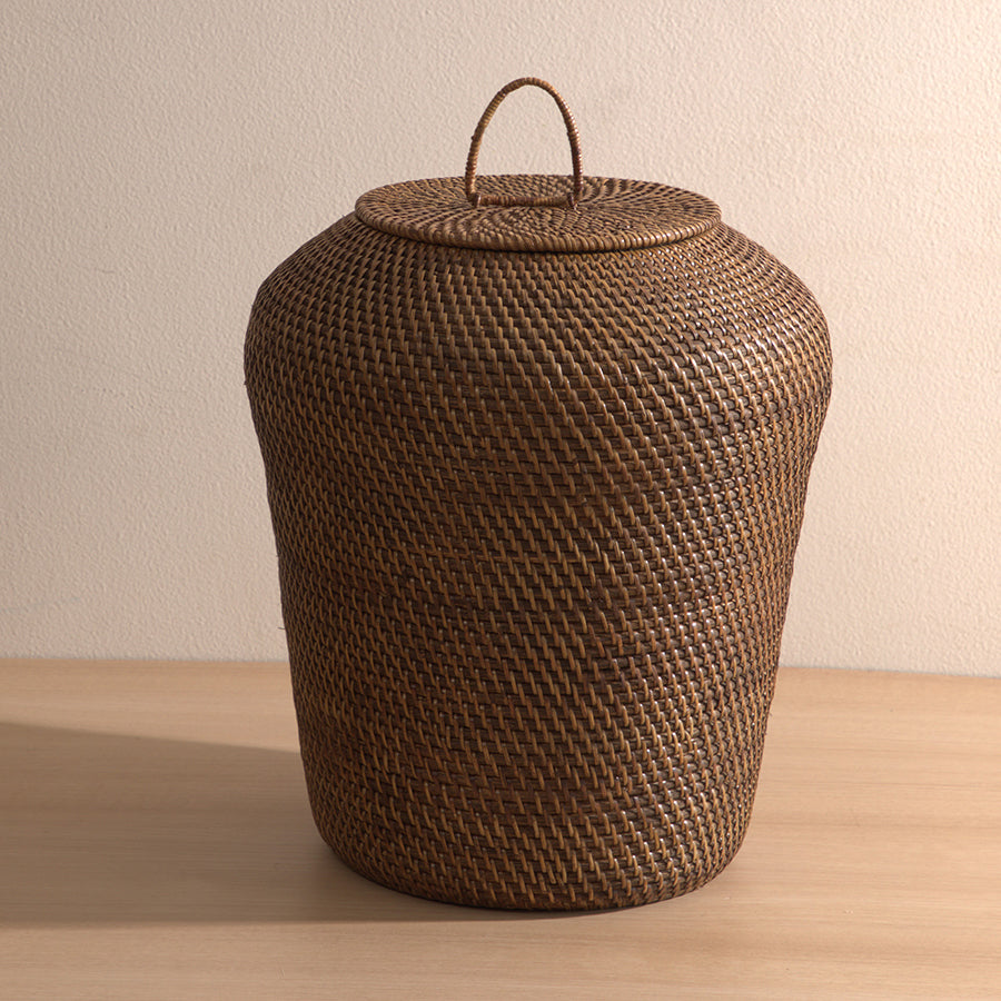 Large woven rattan basket, Lidded rattan storage basket, Handwoven laundry hamper, Eco-friendly wicker basket, Large handwoven rattan basket with lid, Eco-friendly natural wicker storage hamper, Decorative laundry basket with lid and handle,
Rustic artisan basket for home storage.
Decorative woven hamper