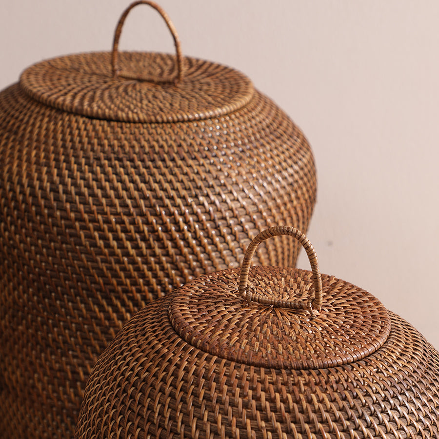 Woven storage baskets, Handwoven baskets with lids, Rattan storage containers, Decorative wicker baskets, Large handwoven rattan storage basket, Decorative lidded baskets for home organization,
Natural wicker laundry hamper with lid.
Natural woven hampers