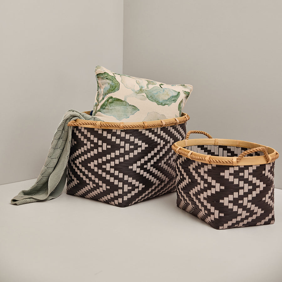 Set of woven storage baskets,
Black and natural woven basket set, Large woven basket for blankets and pillows, Small woven basket for magazines or toys, Modern black and white woven décor, Minimalist home accessories, Decorative black and white basket set for living room, Matching woven baskets for shelf and floor use.
