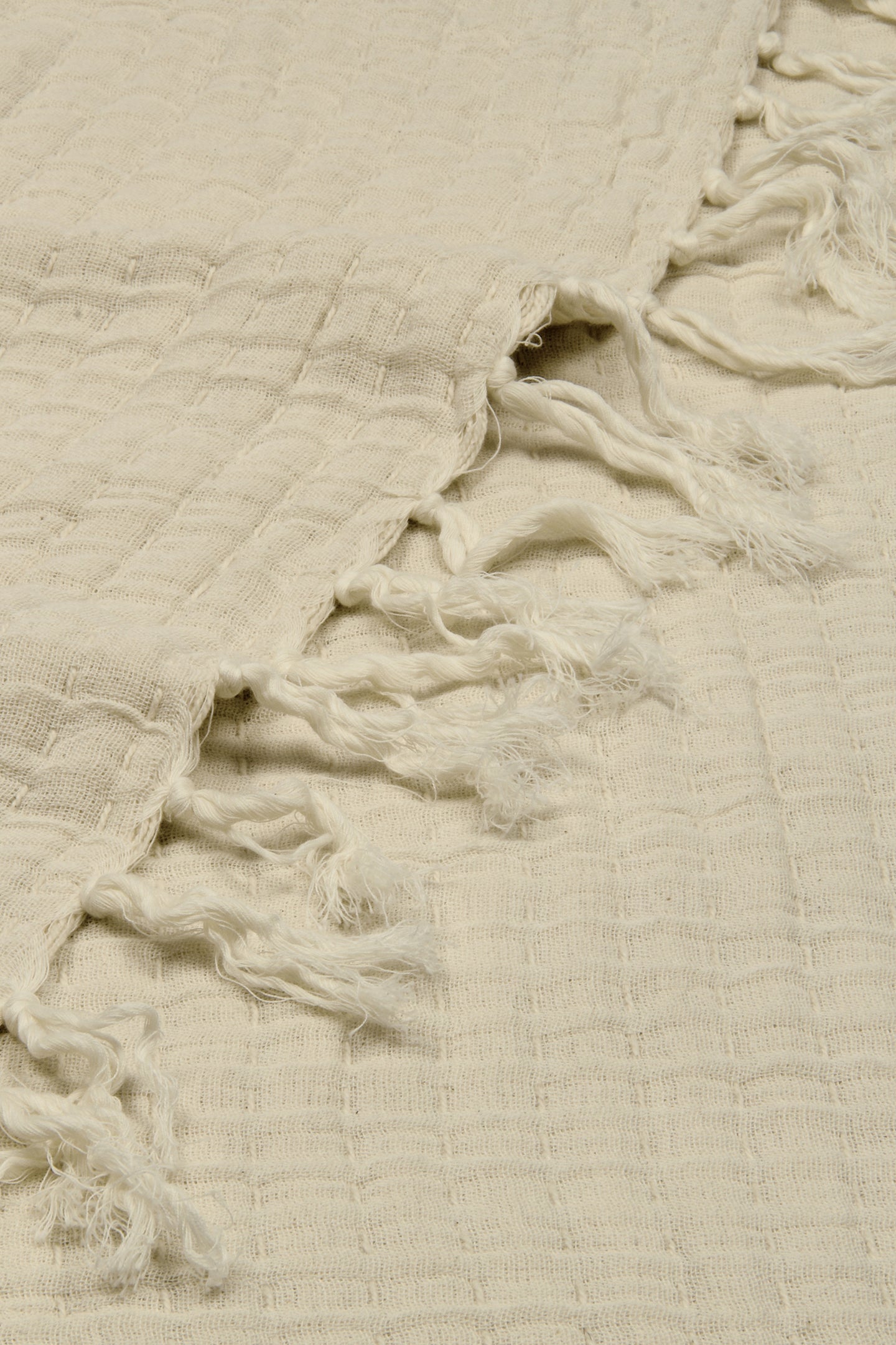 Fringed cotton throw, Textured cream blanket, Waffle weave throw, Cozy throw with tassels, Lightweight textured blanket, Handwoven cotton blanket, Cream cotton throw blanket with fringes, Soft textured throw with tassel details, Waffle weave cotton blanket for living room, Neutral throw blanket with hand-knotted fringe, Decorative cream sofa blanket .
