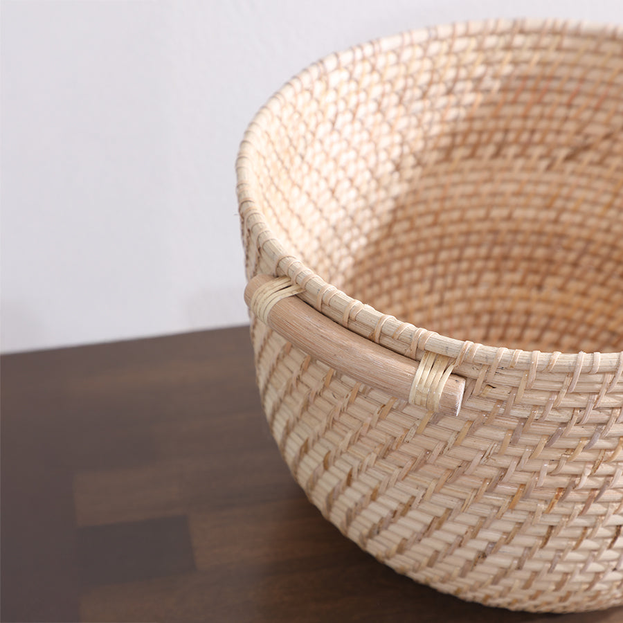 Handwoven bamboo basket, Round wicker basket with wooden handle, 
Natural rattan storage basket, Handmade woven basket, Eco-friendly basket with handles, Artisan-crafted round bamboo basket, Rustic wicker basket for home storage, 
Decorative handwoven basket for shelf or table, Durable natural fiber storage basket, Minimalist woven organizer basket.