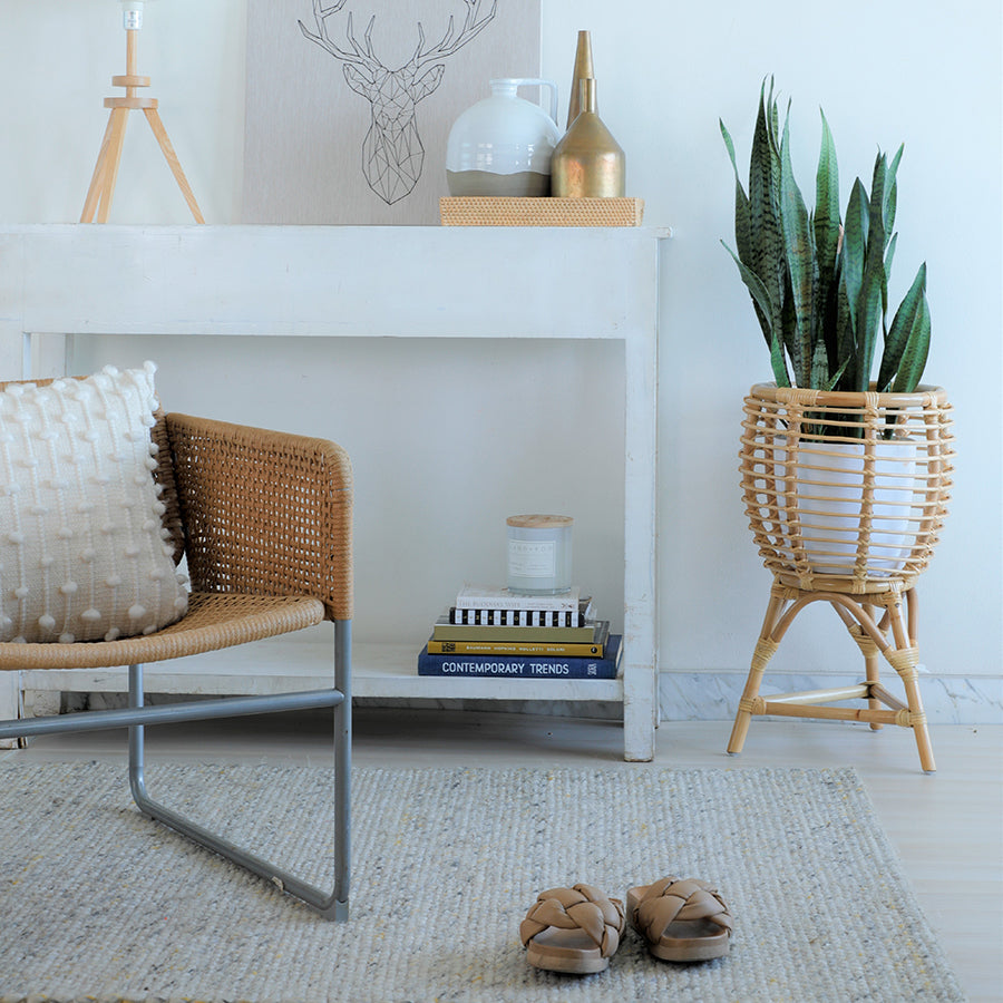 Rattan planter with stand, Woven indoor plant holder, Boho style plant stand, Bamboo plant pot holder, Decorative rattan planter, Cozy modern living room décor, Minimalist home interior setup, Scandinavian Boho home design, Natural fiber home accessories, Eco-conscious interior styling .