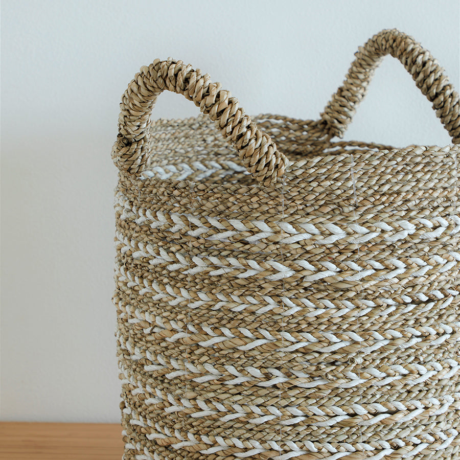 twisted weave storage basket, handwoven seagrass basket, natural and white basket, woven laundry basket with handles, Boho style woven basket with handles, rustic home décor basket, handmade seagrass basket for storage, white accent rope basket, modern  bohemian woven organizer
laundry hamper basket, toy storage woven basket, decorative basket for living room, woven basket for blankets, stylish indoor storage solution.