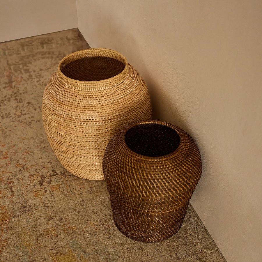 Woven floor baskets, Open-top rattan baskets, Handwoven wicker baskets,
Decorative woven vessels, Natural fiber storage baskets, Large decorative handwoven basket, Natural open-top rattan floor basket,
Light and dark tone wicker baskets set, Handmade woven basket for living room.