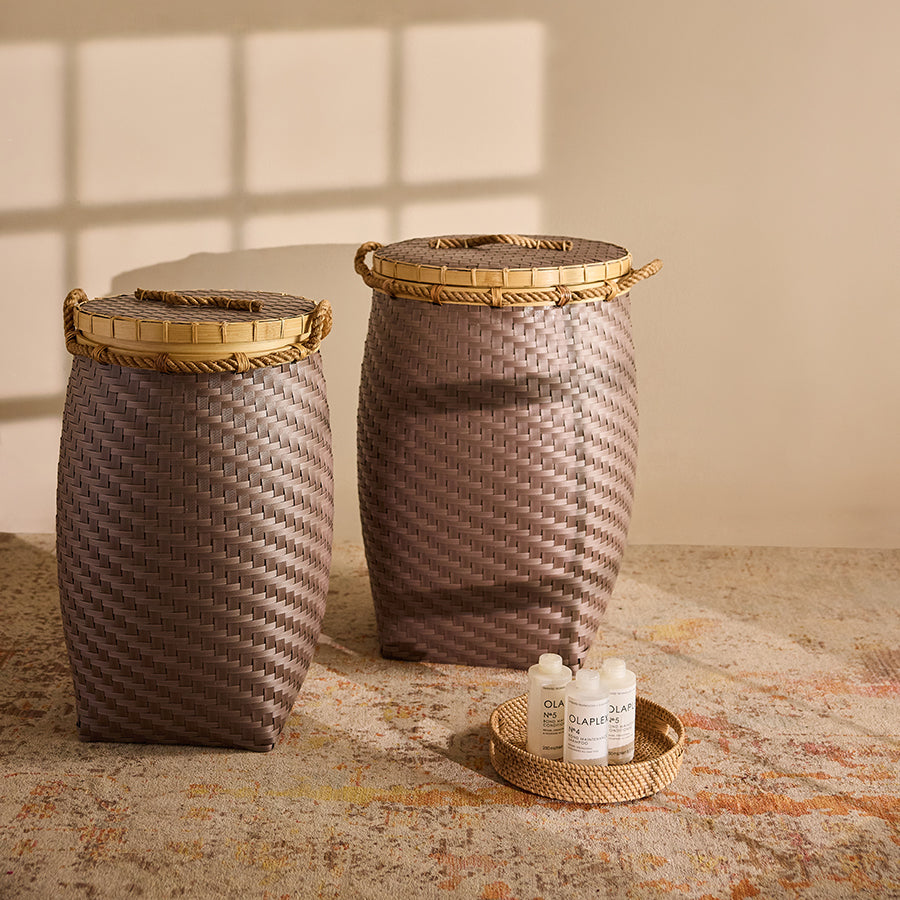 Woven laundry baskets with lid, 
Brown storage baskets with rope handles, Decorative woven hampers, 
Plastic wicker laundry bins, Handcrafted storage baskets, Eco-friendly laundry hampers, Stylish woven laundry baskets for modern homes, Decorative clothes storage baskets with lids, Brown woven hampers for laundry room organization, Multi-purpose baskets for clothes and storage.