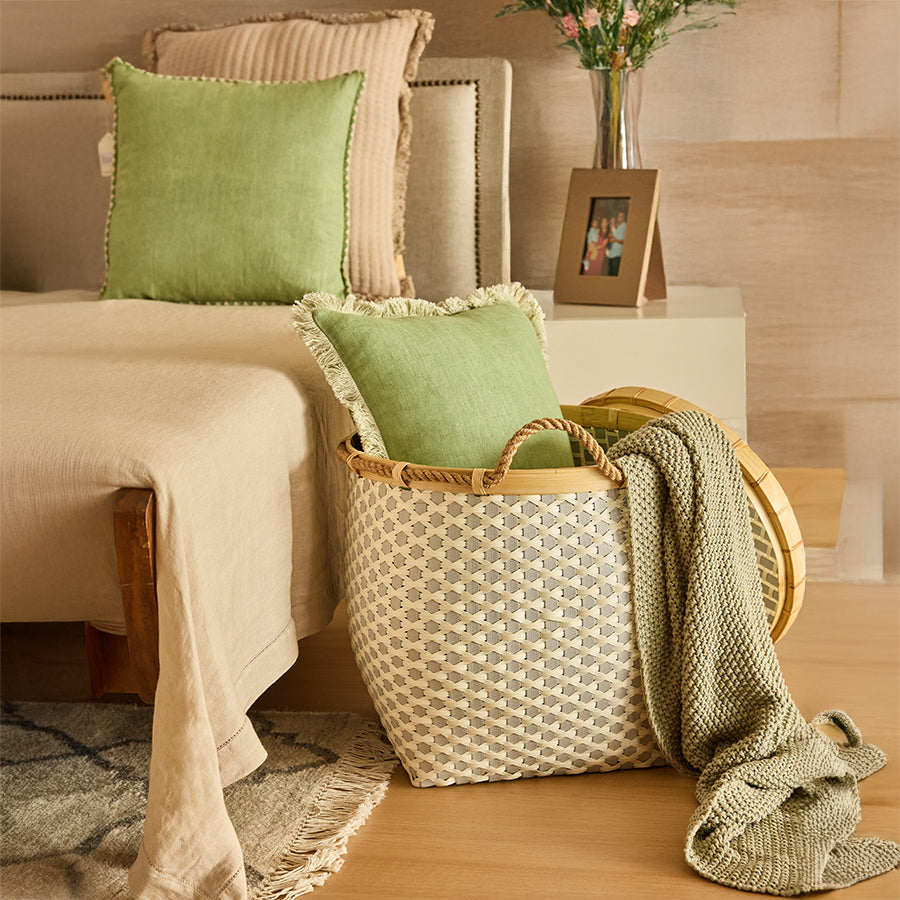 Woven bedroom storage basket, Decorative laundry hamper with lid,
Rope handle woven basket, Bamboo rim woven hamper, Beige and grey storage bin, Cozy woven basket for blankets and pillows, Multipurpose basket for bedroom or living room, Neutral tone laundry basket with handles, Handcrafted woven hamper for home décor, Stylish storage basket for modern interiors.