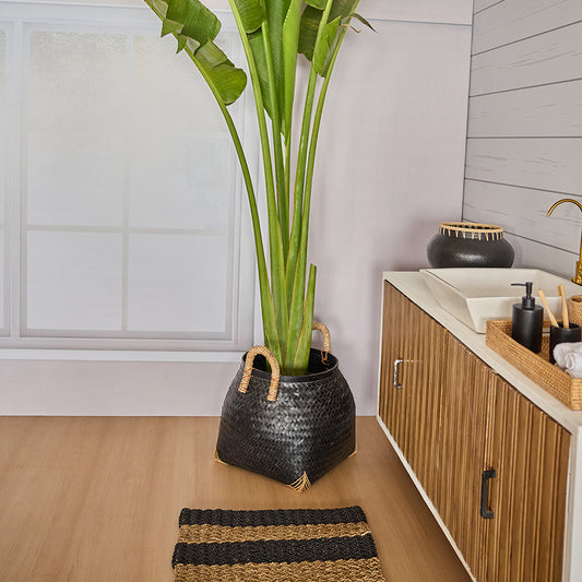 Boho bathroom décor, Eco-friendly home accessories, Modern tropical bathroom design, Natural fiber bathroom décor, Black seagrass planter basket, Woven indoor plant holder, Decorative storage basket with handles.