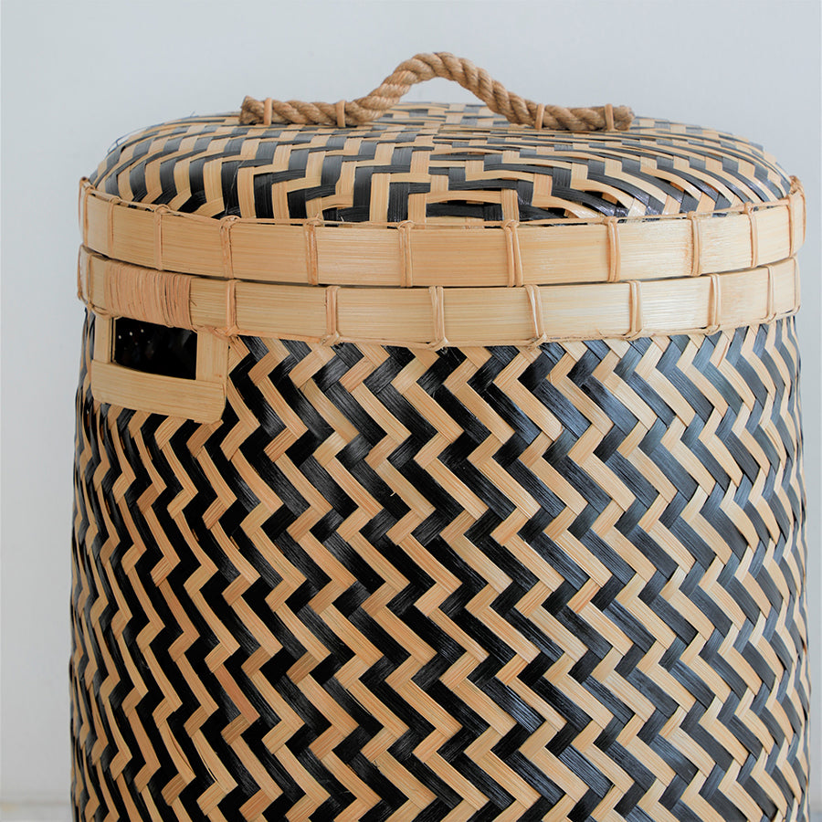 Handcrafted zigzag laundry hamper with rope handle, Stylish zigzag basket for laundry or storage,
Decorative hamper with lid and natural weave, Zigzag woven storage basket, Black and natural rattan-style hamper, Handwoven laundry basket with lid, Stylish zigzag basket for laundry or storage, Decorative hamper with lid and natural weave .