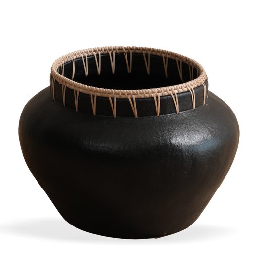 handcrafted black clay pot, black decorative vase with rattan rim, 
artisanal ceramic pot décor, Boho style home décor pot. 

tribal-inspired black vase

ethnic black earthenware pot