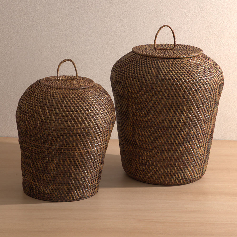 Woven rattan storage baskets, Handwoven lidded baskets, Rattan laundry hampers, Natural woven baskets, Handcrafted woven rattan baskets with lids, Sustainable lidded baskets for home décor, Decorative eco-friendly storage hampers.

Eco-friendly home storage