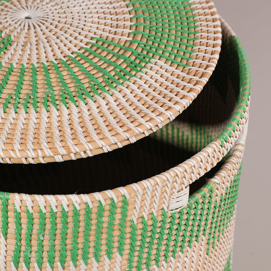 Woven basket with lid, Handmade storage basket. Natural fiber basket, 
Decorative storage bin, Lidded laundry basket, Handwoven basket for home décor, Eco-friendly lidded hamper, Decorative basket for blankets, Natural woven bin with lid.