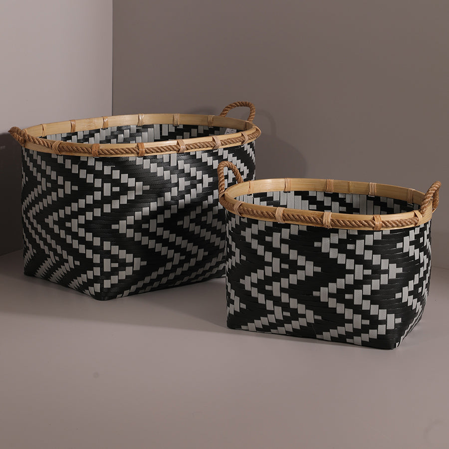 Oval storage baskets with rope handles, Decorative plastic weave baskets, Baskets for blankets, toys, or laundry, Modern woven containers for living room storage, Rustic woven bins with modern pattern, Boho minimalist basket set, Indoor storage baskets with ethnic pattern design, 
Neutral tone zigzag baskets for living room or closet. 