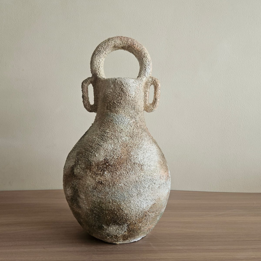 Wabi-Sabi Aesthetics

Warm Minimalism

Organic Modern Decor

Earth-Tone Textures

Sculptural Ceramic Vessels

Mediterranean / Ancient Greek Revival

Tactile Neutral Accents

Console Table Statement Pieces