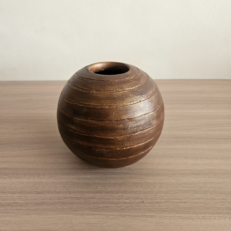 Vase for Dried Flowers
Vase for Pampas Grass
Coffee Table Decor
Console Table Styling
Shelf Decor Accessory
Entryway Decoration
Living Room Accent Piece
Bedroom Decor Accessory
Dining Table Styling
Modern Home Decor
Neutral Home Accessories
Rustic Interior Styling
Decorative Pottery Accent
Luxury Home Styling
Small Decorative Vase