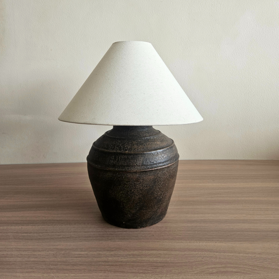 Bedside Lamp for Bedroom
Living Room Accent Lamp
Console Table Lamp
Reading Lamp
Ambient Mood Lighting
Home Office Desk Lamp
Entryway Table Decor
Nightstand Lamp
Cozy Home Lighting
Decorative Table Lighting
Luxury Interior Lighting
Modern Home Styling
Hotel Style Decor
Contemporary Interior Design
Warm Lighting Decor
