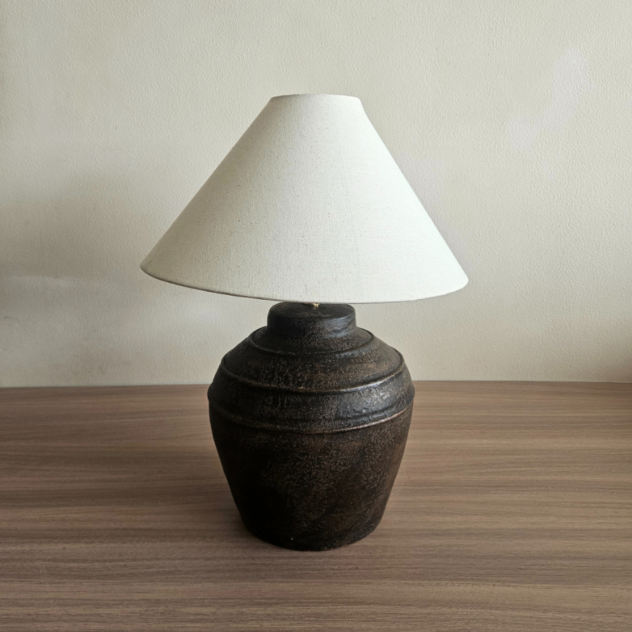 Bedside Lamp for Bedroom
Living Room Accent Lamp
Console Table Lamp
Reading Lamp
Ambient Mood Lighting
Home Office Desk Lamp
Entryway Table Decor
Nightstand Lamp
Cozy Home Lighting
Decorative Table Lighting
Luxury Interior Lighting
Modern Home Styling
Hotel Style Decor
Contemporary Interior Design
Warm Lighting Decor