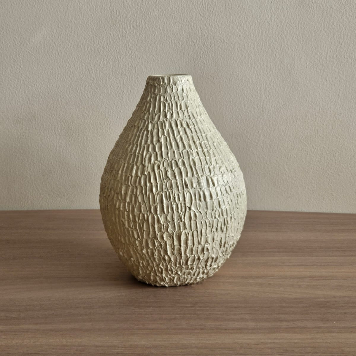 Vase for Pampas Grass
Vase for Dried Flowers
Console Table Decor
Coffee Table Styling
Shelf Decor Accent
Living Room Decor Piece
Bedroom Styling Accessory
Entryway Decor Vase
Dining Table Centerpiece
Neutral Interior Decor
Modern Home Styling
Scandinavian Decor Accessory
Organic Modern Interiors
Decorative Pottery Accent
Luxury Home Accessories