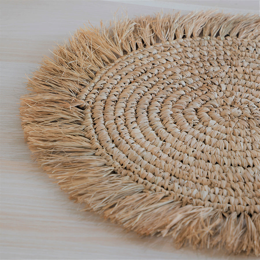 woven placemat, straw placemat, round seagrass placemat, braided table mat, handwoven placemat, natural fiber placemat, eco-friendly placemat, fringed placemat, Boho fringe mat, rustic woven placemat, 
natural straw fringe charger, 
coastal style fringe placemat. 