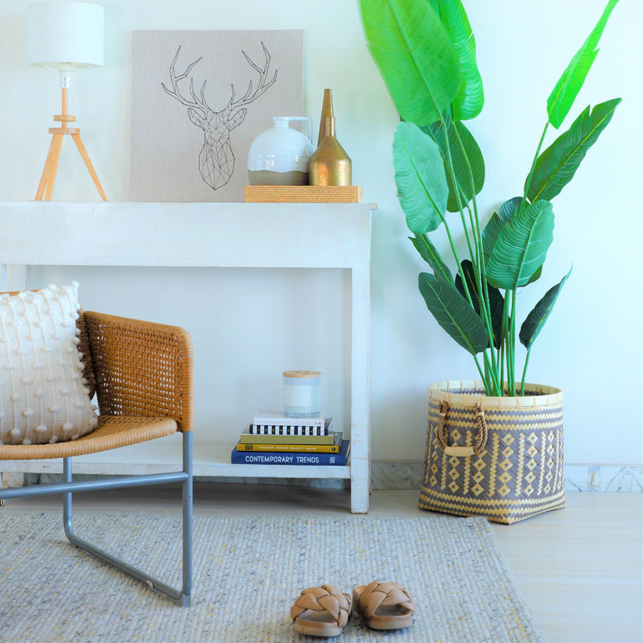 Woven storage basket, Decorative plant basket, Bamboo woven planter, Natural fiber basket, Handwoven floor basket, Indoor plant basket, 
Rustic woven home décor, Eco-friendly woven bin, Handmade decorative basket, Boho-style basket for plants, Multi-use storage basket, Rattan look planter basket, Stylish indoor basket décor .

