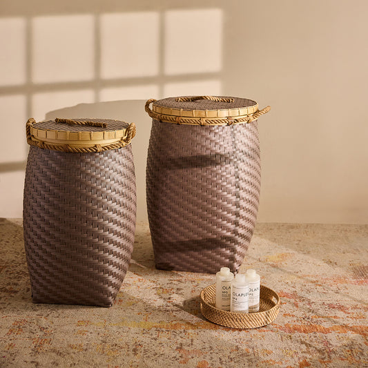 Woven laundry baskets with lid, 
Brown storage baskets with rope handles, Decorative woven hampers, 
Plastic wicker laundry bins, Handcrafted storage baskets, Eco-friendly laundry hampers, Stylish woven laundry baskets for modern homes, Decorative clothes storage baskets with lids, Brown woven hampers for laundry room organization, Multi-purpose baskets for clothes and storage. 